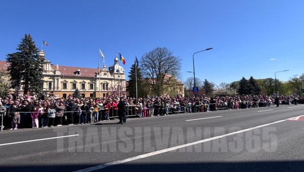 VIDEO, FOTO Sărbătoare în Brașov: Junii au coborât în Cetate! 8 juni9