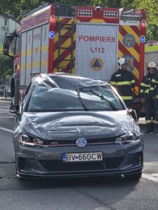 VIDEO, FOTO. Accident spectaculos pe Iuliu Maniu din Brașov! O mașină s-a răsturnat. Intervin mai multe echipaje de Poliție și SMURD 6 af84d5ee e921 434f a1c3 43a6f6a1a548