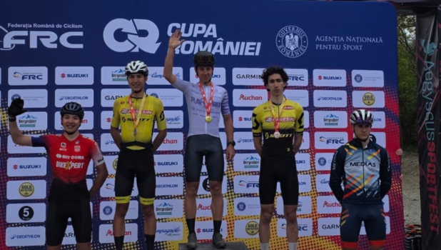 Un fenomen al sportului brașovean! Campion la schi-alpinism, Matei Petre face legea și pe două roți. Locul 1 în circuitul internațional MTB 2 matei petre 1