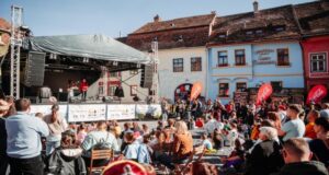 Astăzi începe „Carnaval în cetate” la Sighișoara. Participanții vor fi întâmpinați cu 2.000 de măști oferite gratuit