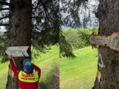 Noi săgeți și indicatoare montane instalate de Salvamont Brașov pe traseele intens circulate