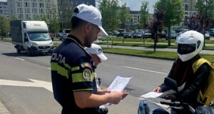 Peste 30 de amenzi aplicate de polițiștii brașoveni în cadrul acțiunii ROADPOL „2 Wheelers”. Un motociclist fără permis, prins în trafic