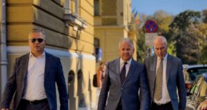 „Așa arată un trădător!” Adrian Veștea, făcut praf chiar pe propria pagină de Facebook după nominalizarea pentru funcția de premier