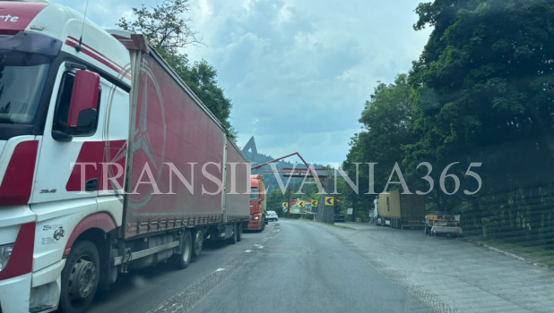 VIDEO. Valea Prahovei, blocată din nou de lucrări! DRDP descoperă în fiecare vară că trebuie reparate drumurile 2 LUCRARI DRUM 1