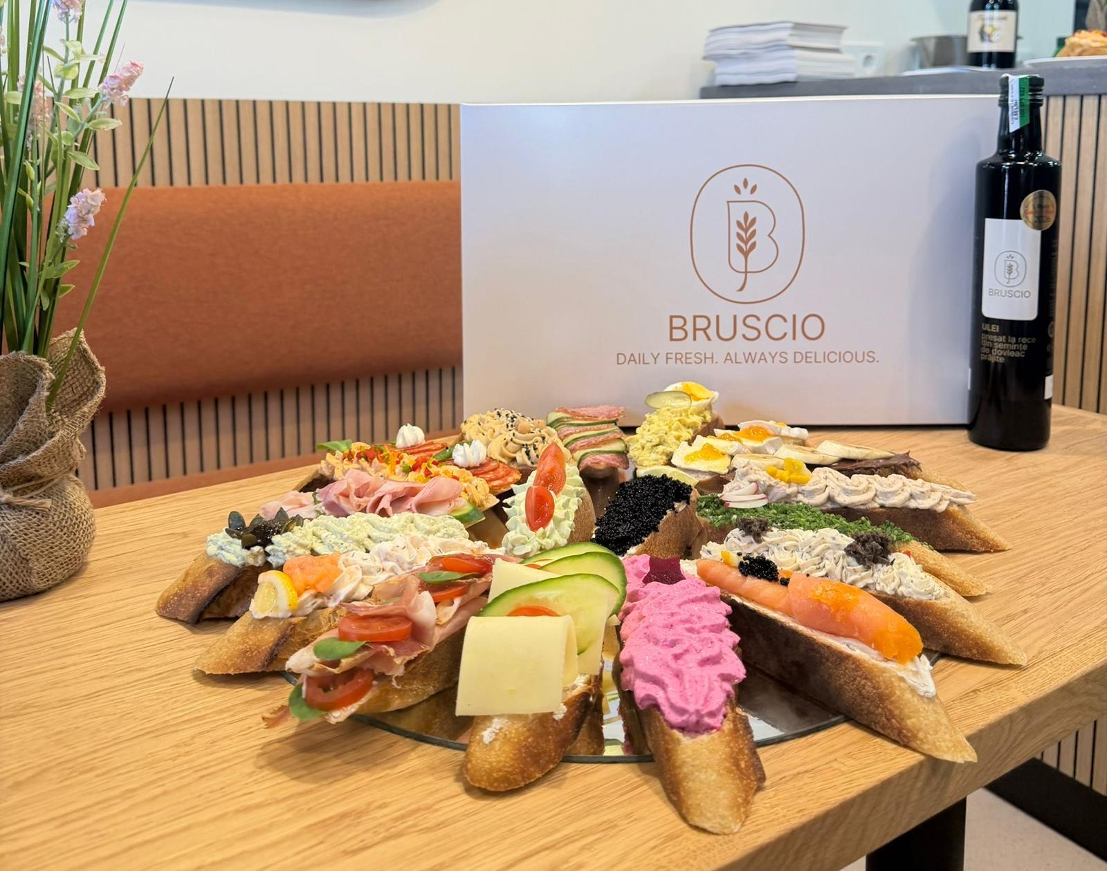 VIDEO. Tată și fiică, au lăsat tenisul pentru antreprenoriat. Povestea Bruscio, conceptul gourmet născut la Brașov care visează la Londra și America, la „Antreprenori faini la Brașov” 2 WhatsApp Image 2026 06 10 at 13.16.55