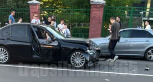 Coliziune în zona Parcului Tractorul: două autoturisme avariate