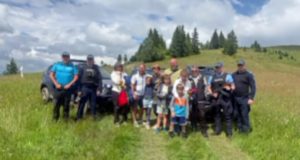 VIDEO. Clipe de groază în Harghita! Nouă turiști, inclusiv trei copii, „înconjurați” de șase urși