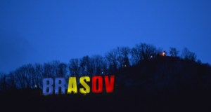 Orașul în care s-a scris și tipărit istorie. Brașovul, în tricolor de Ziua Limbii Române