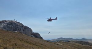Salvamont Brașov își consolidează echipa pentru intervențiile aeriene. Un nou salvator, pregătit pentru misiuni cu elicopterul