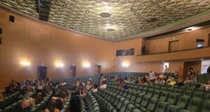 Teatrul din Brașov a ajuns la cel mai jos nivel! În ultimii ani, mai mult s-a protestat și comentat pe Facebook decât s-a jucat teatru