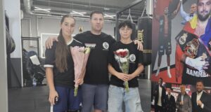 Au scris istorie! Două puștoaice din Brașov au făcut senzație la Naționalele de Box: una a luat aurul, cealaltă argintul