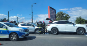 Accident pe strada Stadionului din Brașov! Două mașini implicate, o persoană rănită (FOTO)