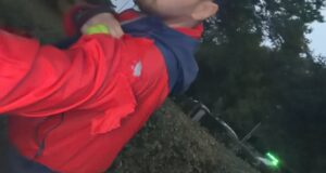 Proprietarul câinelui care a atacat aseară un bărbat în parcul Noua din Brașov, reținut de polițiști