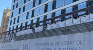 VIDEO. Noua față a Hotelului Capitol începe să se vadă. Lucrările continuă în centrul Brașovului