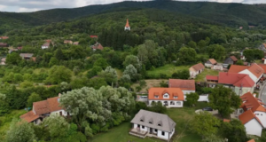 Satul din Covasna cu peste 30 de conace istorice. Unde poți dormi în casele nobililor de la 1800