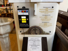 VIDEO. La o biserică din Brașov și mila a devenit contactless!