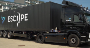 „Escape Truck” ajunge la Brașov. Adolescenții vor descoperi, într-un camion transformat în Escape Room, cum începe traficul de persoane