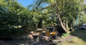 Se pregătesc cursurile de apă pentru ploile abundente. Decolmatare în zona Lânii – Spicului
