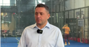 VIDEO. A adus padelul la Brașov și a construit o comunitate în jurul lui. Povestea Padel Palace, cu Ciprian Jurubescu, la „Antreprenori faini la Brașov”