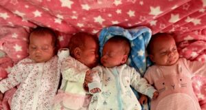 Miracol la Maternitatea Brașov! Patru frați născuți prematur, la doar 750 de grame fiecare, vor pleca acasă! Trei fetițe și un băiețel au luptat pentru viață!