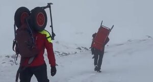 Intervenție Salvamont pe Vârful Omu! O turistă din Israel, accidentată la genunchi, are nevoie de ajutorul salvatorilor montani