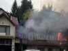 Incendiu violent la Bran! Casă cuprinsă de flăcări. O femeie a suferit arsuri la cap și la mâini