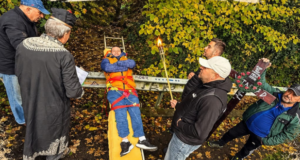 „Îngroparea Vătafului”, un obicei mai puțin cunoscut al Junilor Dorobanți, are loc sâmbătă în Șchei