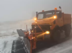 VIDEO. A nins din nou pe Transfăgărășan! Drumarii intervin cu utilaje de deszăpezire
