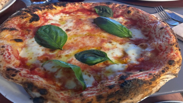 FOTO. Coasta Amalfi: între peisaje spectaculoase și realitatea din spatele fotografiilor instagramabile 3 pizza
