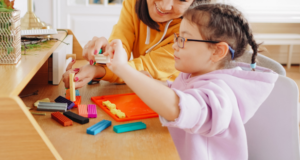 7,4 milioane de lei pentru educația specială din Brașov. Școlile au primit dotări de ultimă generație
