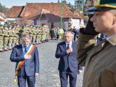Brașovul îmbracă culorile tricolorului de Ziua Armatei Române. Primăria și literele de pe Tâmpa vor fi iluminate festiv