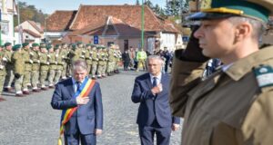 Brașovul îmbracă culorile tricolorului de Ziua Armatei Române. Primăria și literele de pe Tâmpa vor fi iluminate festiv