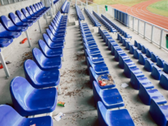 Apel către suporterii din Zărnești! Tribunele stadionului, lăsate pline de gunoaie după meciuri: „Arena noastră nu este o cocină!”